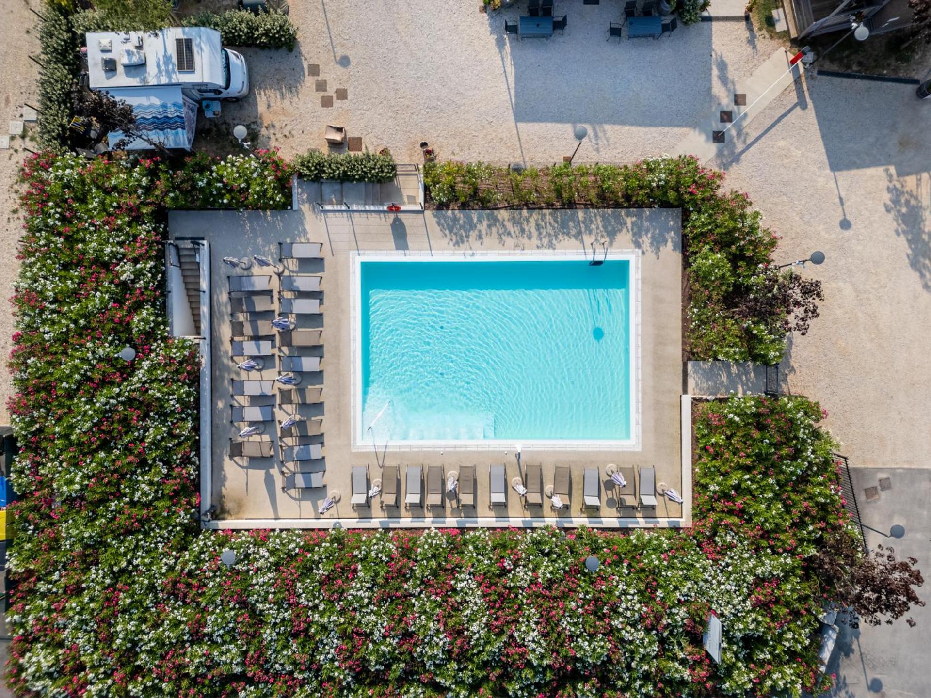 I Campi Wine Relais Hotel Ronchi  Exterior photo
